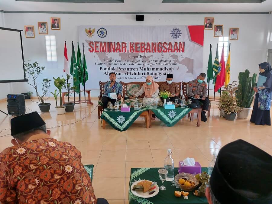 Read more about the article Marak Kasus Radikalisme, Pondok Pesantren Muhammadiyah Al-Ghifari Adakan Seminar Kebangsaan